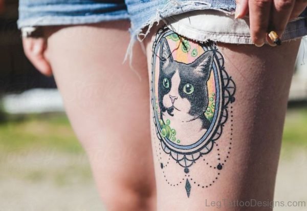 Adorable Cat Tattoo On Thigh