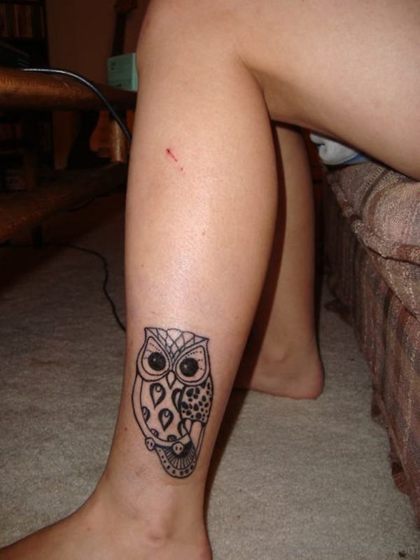 Adorable Owl Tattoo On Leg