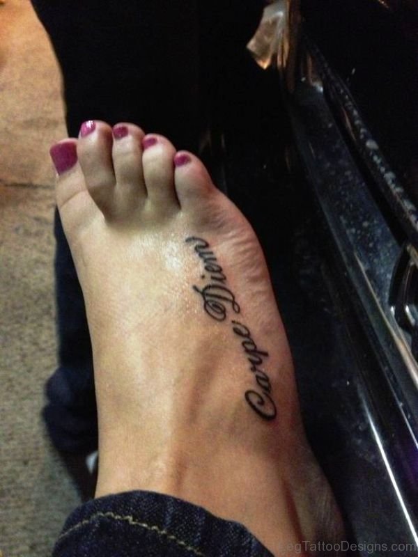 Black Inked Carpe Diem Tattoo On Foot