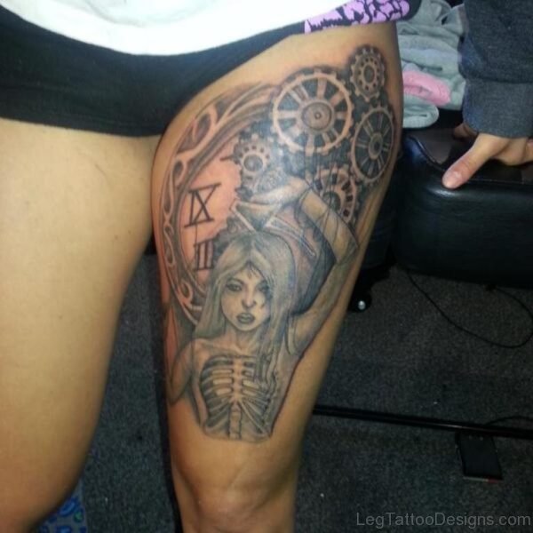 Clock Tattoo Design On Thigh