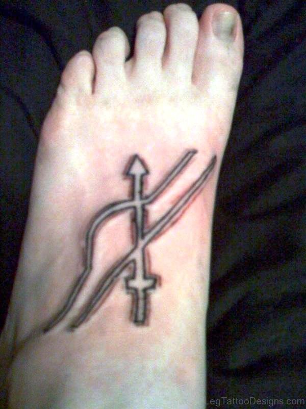 Lovely Arrow Tattoo On Foot