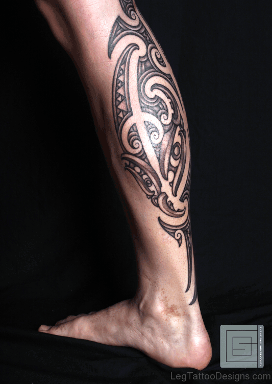 Lovely Tribal Tattoo On Calf