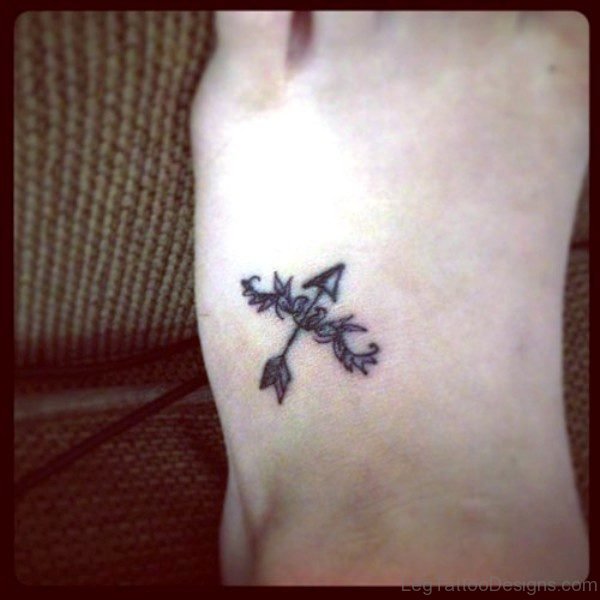 Pretty Arrow With Bow Design On Foot