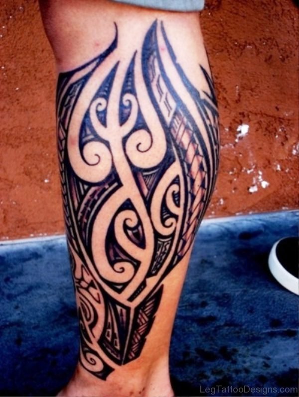 Tribal Art Tattoo On Calf