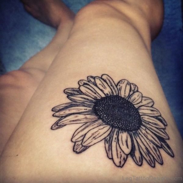 Awesome Daisy Tattoo On Thigh