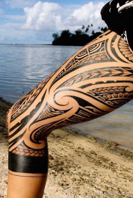 Awesome Tribal Tattoo On Thigh