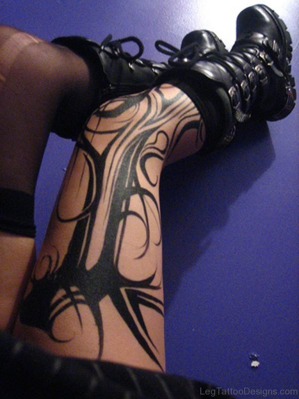 Black Tribal Tattoo On Thigh