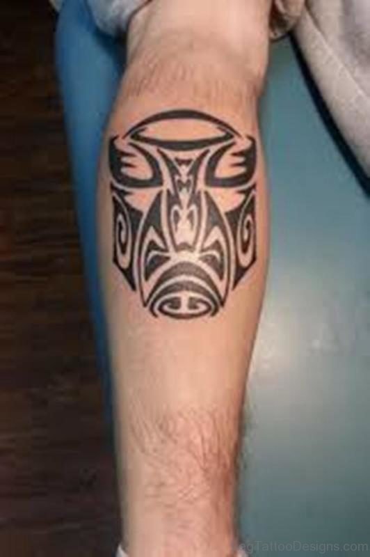 Fancy Tribal Tattoo On Leg