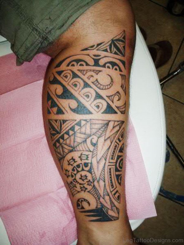 Fantastic Tribal Tattoo On Leg