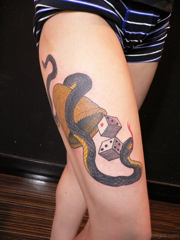 Fantatsic Snake Tattoo On Thigh
