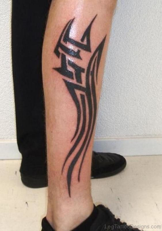 Glowing Tribal Tattoo On Right Leg