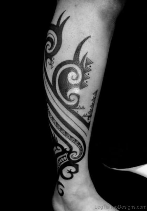 Good Looking Tribal Tattoo On Leg