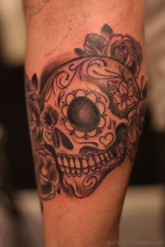 Grey Ink Long Wicked Skull Tattoo On Leg