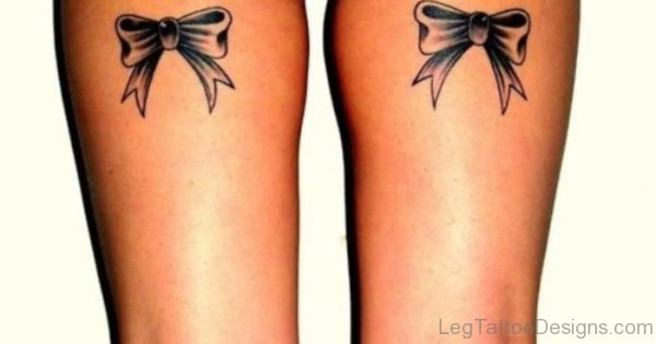 Impressive Black Bow Tattoo On Thigh