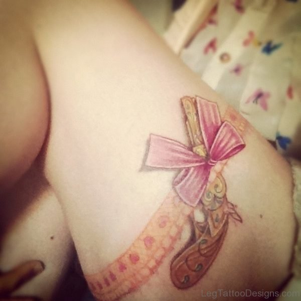 Magnifying Bow Tattoo On Thigh