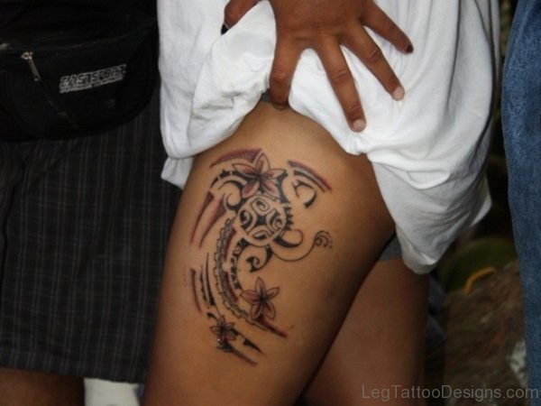 Nice Tribal Tattoo On Thigh