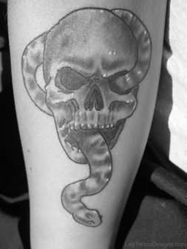 Skull And Snake Tattoo On Thigh