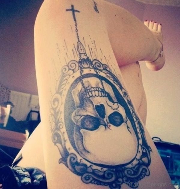 Stylish Skull Tattoo On Thigh