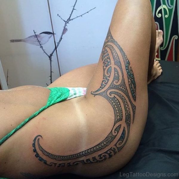 Stylish Tribal Tattoo On Thigh