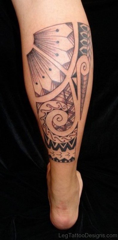 Tribal Polynesian Tattoo On Right Back Leg